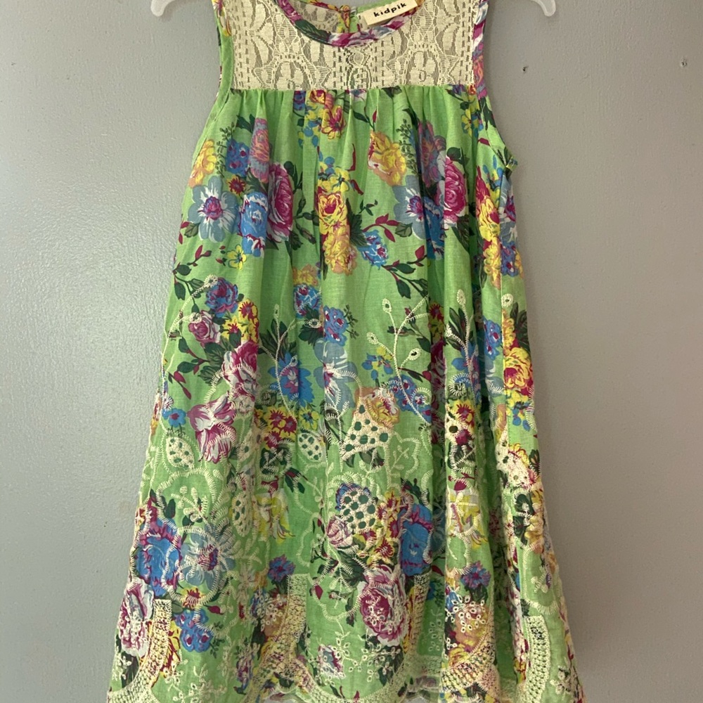 Girls dress